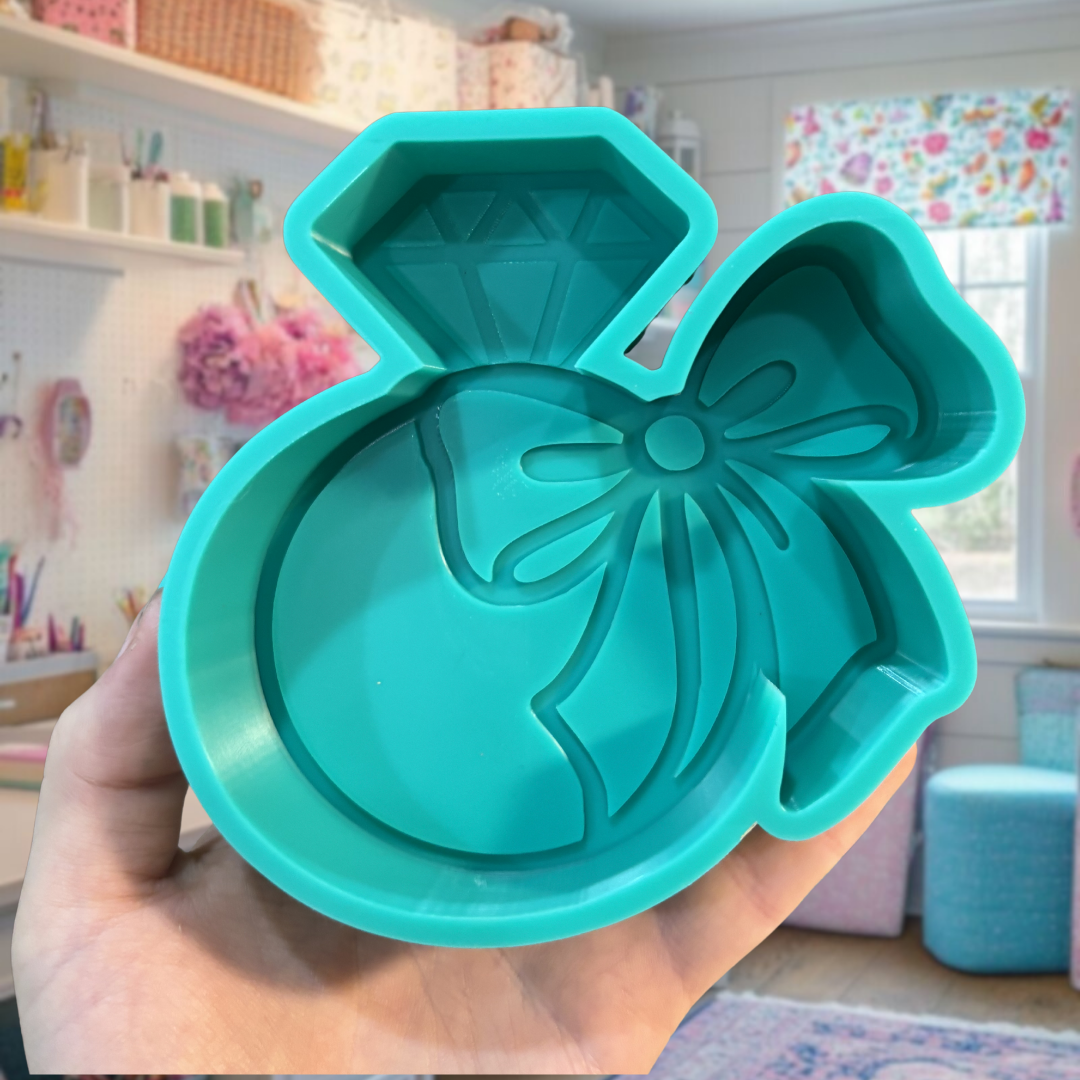 Ring with bow