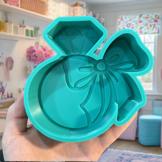 Ring with bow